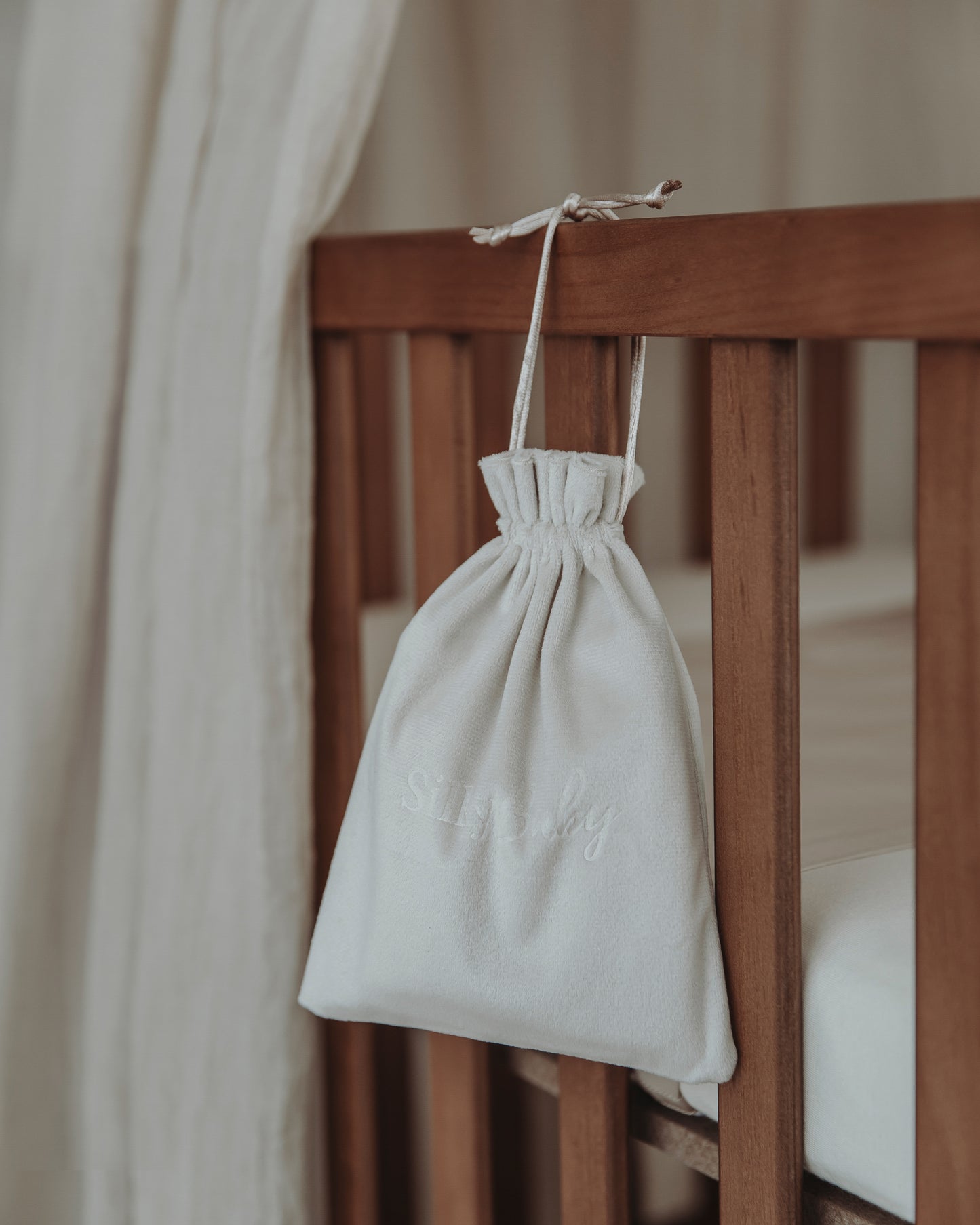 Luxe soft velvet product- en cadeauzakje voor de producten van Silky Baby