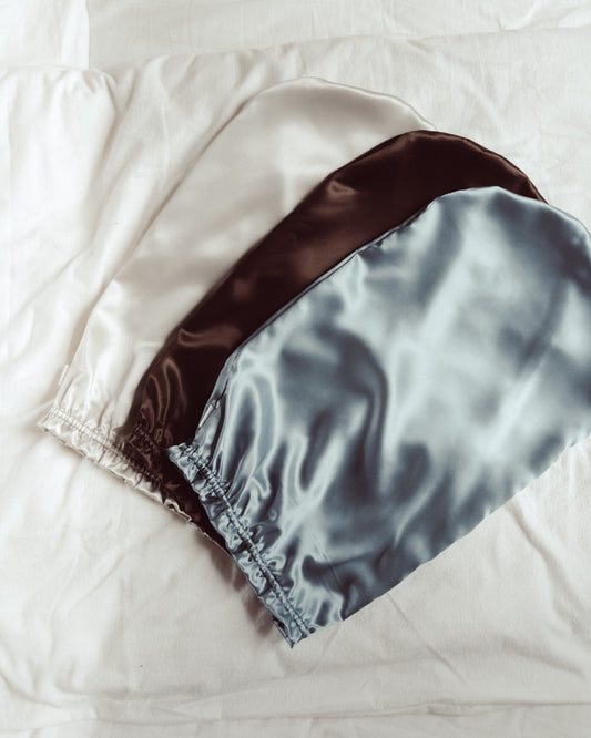 3 Kleuren zijden bonnets voor lang haar. De kleuren blauw, donkerbruin en lichtgrijs.