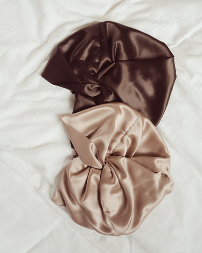 Zijden Premium Bonnet voor je haar, verzorgt je haar tijdens het slapen, in de kleur lichtbruin.