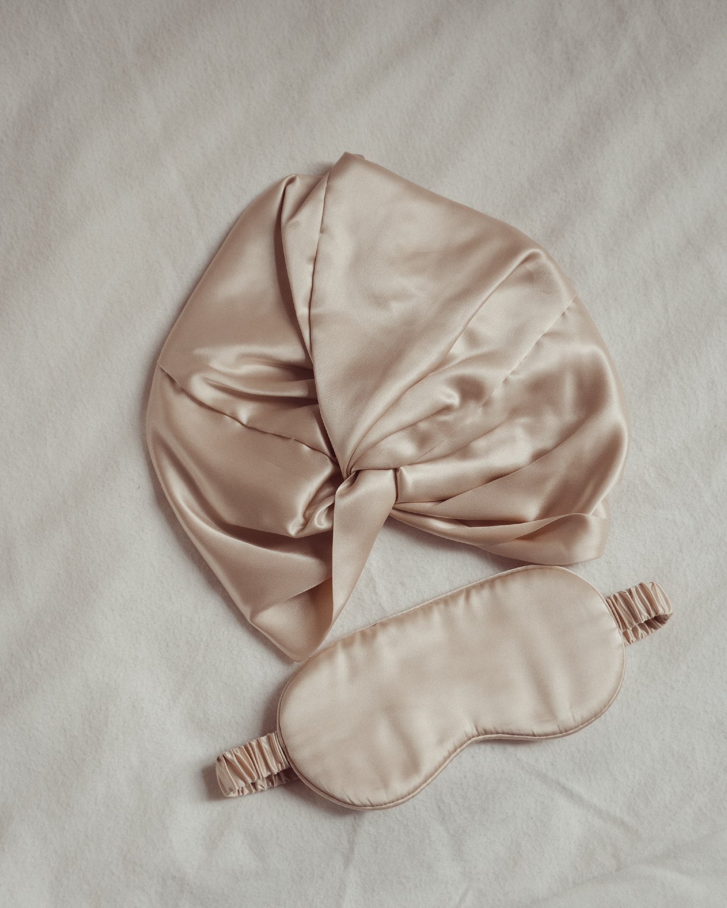 Zijden Bonnet voor lang haar, verzorgt je haar tijdens het slapen, in de kleur crème.