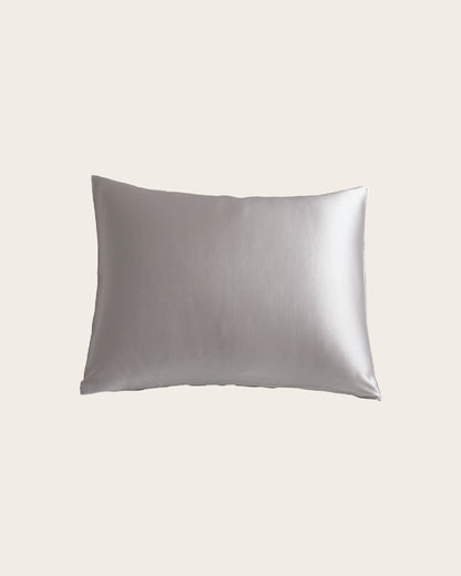 Luxe 100% Moerbei Zijden Kussenslopen van Silky Family in de kleur lichtgrijs maat 50x60cm