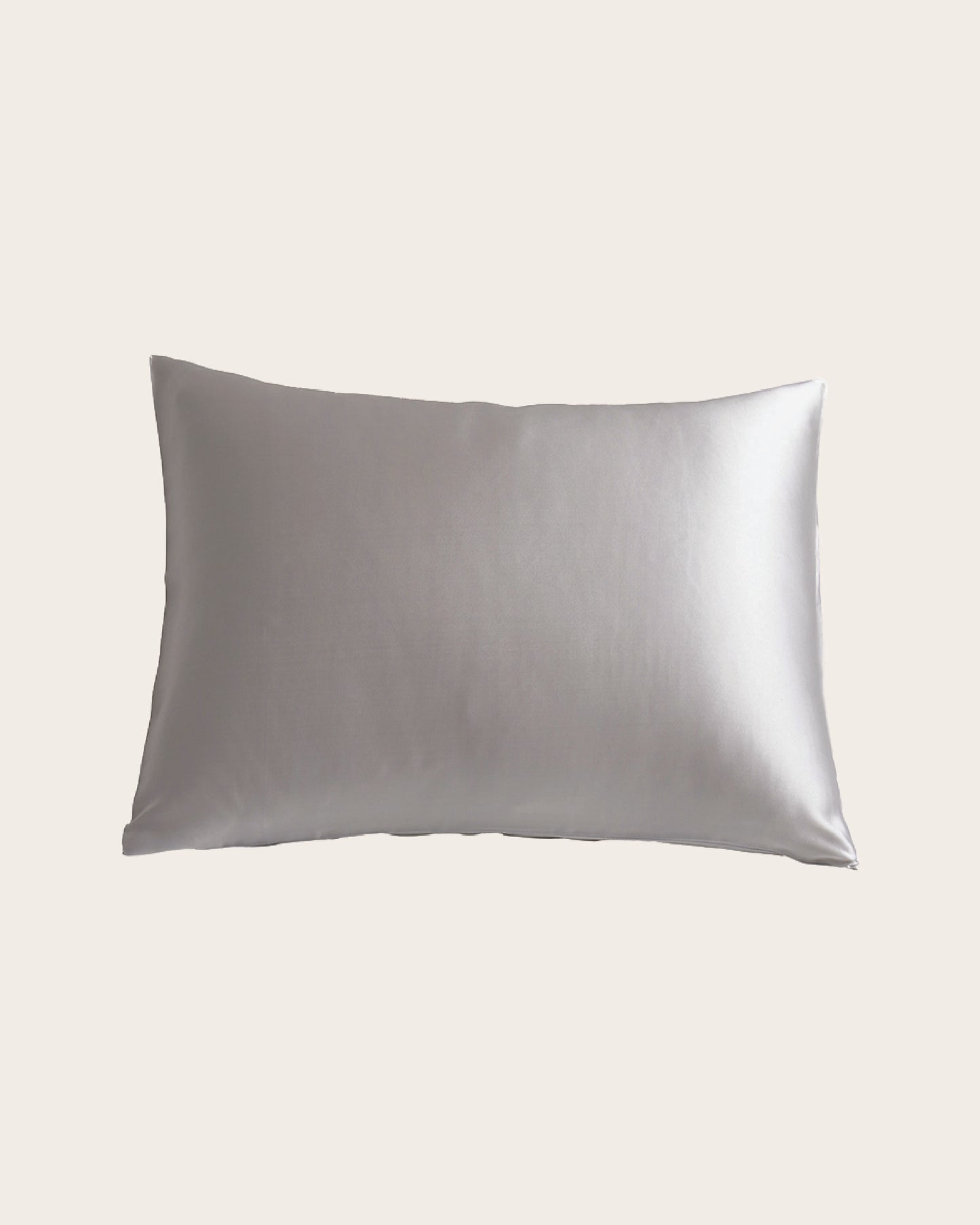 Luxe 100% Moerbei Zijden Kussenslopen van Silky Family in de kleur lichtgrijs maat 60x70cm