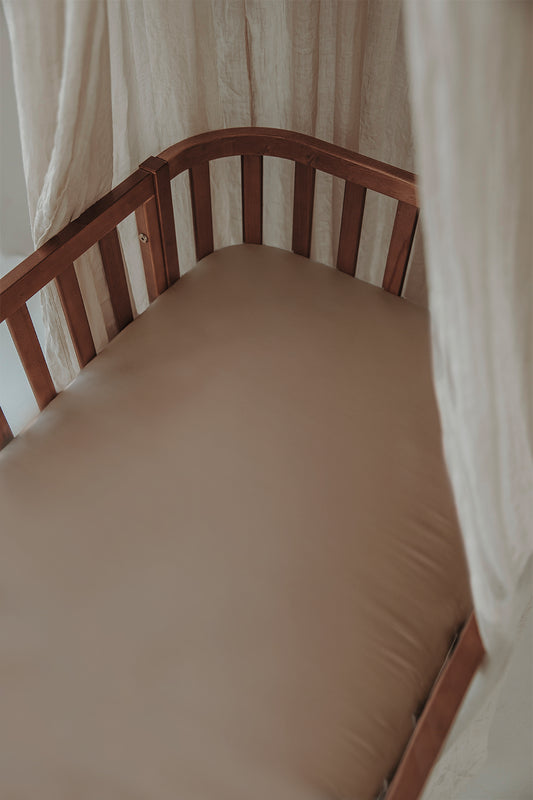 Zijden Matrashoes voor het ledikantmatras 60x120cm , 100% moerbeizijde goed voor huid en baar voor baby's en peuters.