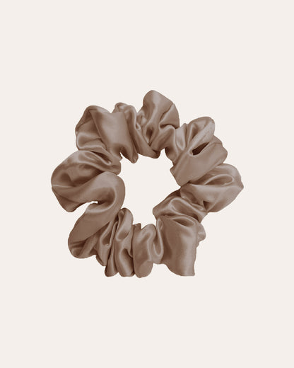 Luxe 100% moerbei Zijden Scrunchie Medium in het lichtbruin.