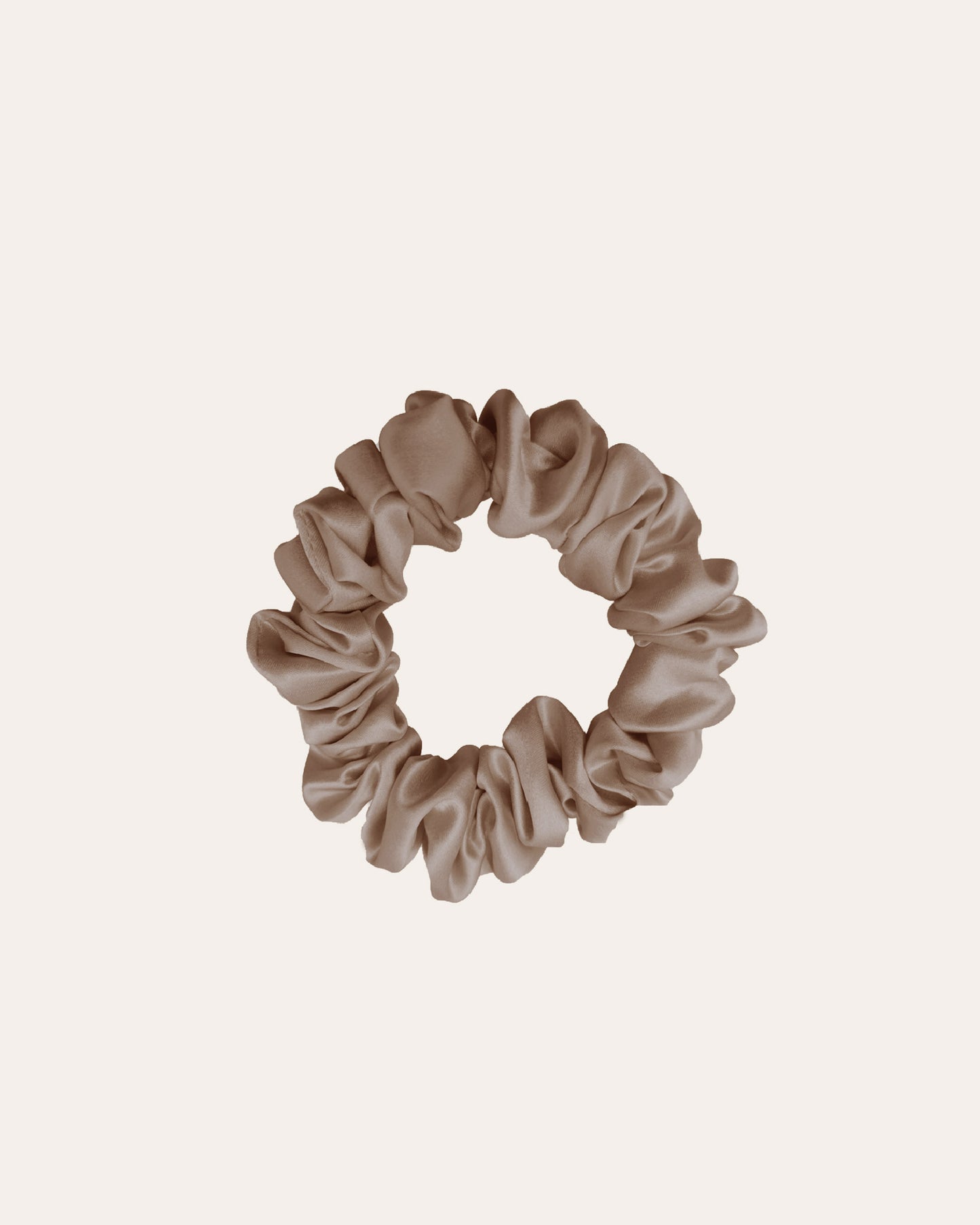 Luxe 100% moerbei Zijden Scrunchie Small in het lichtbruin.