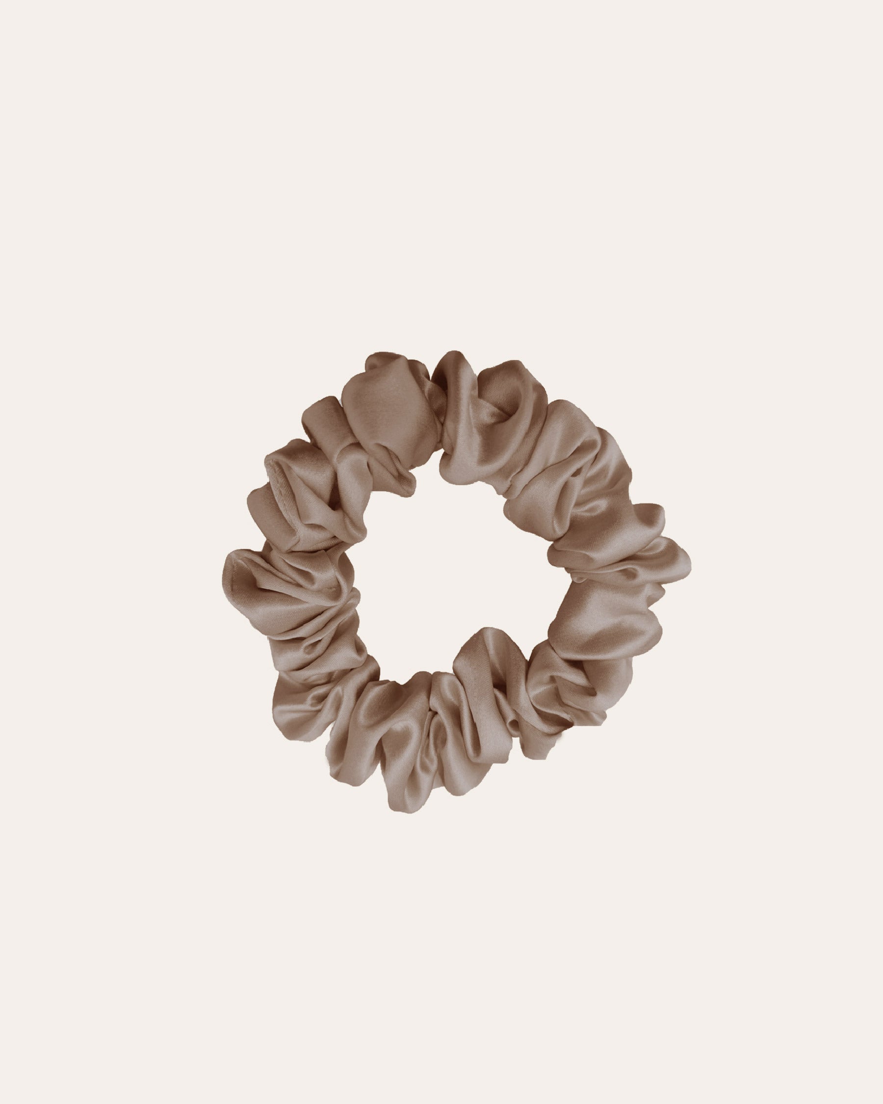 Luxe 100% moerbei Zijden Scrunchie Small in het lichtbruin.