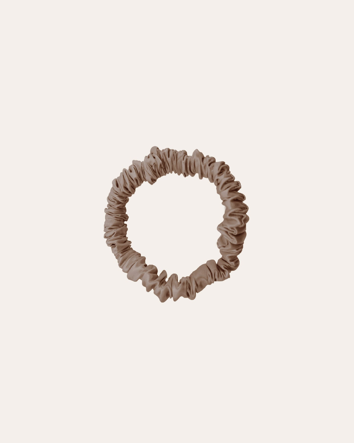 Luxe 100% moerbei Zijden Scrunchie Extra Small in het lichtbruin.