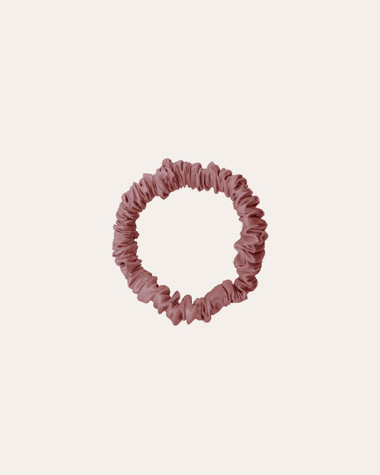 Luxe 100% moerbei Zijden Scrunchie Extra Small in het roze, zijden elastiek.