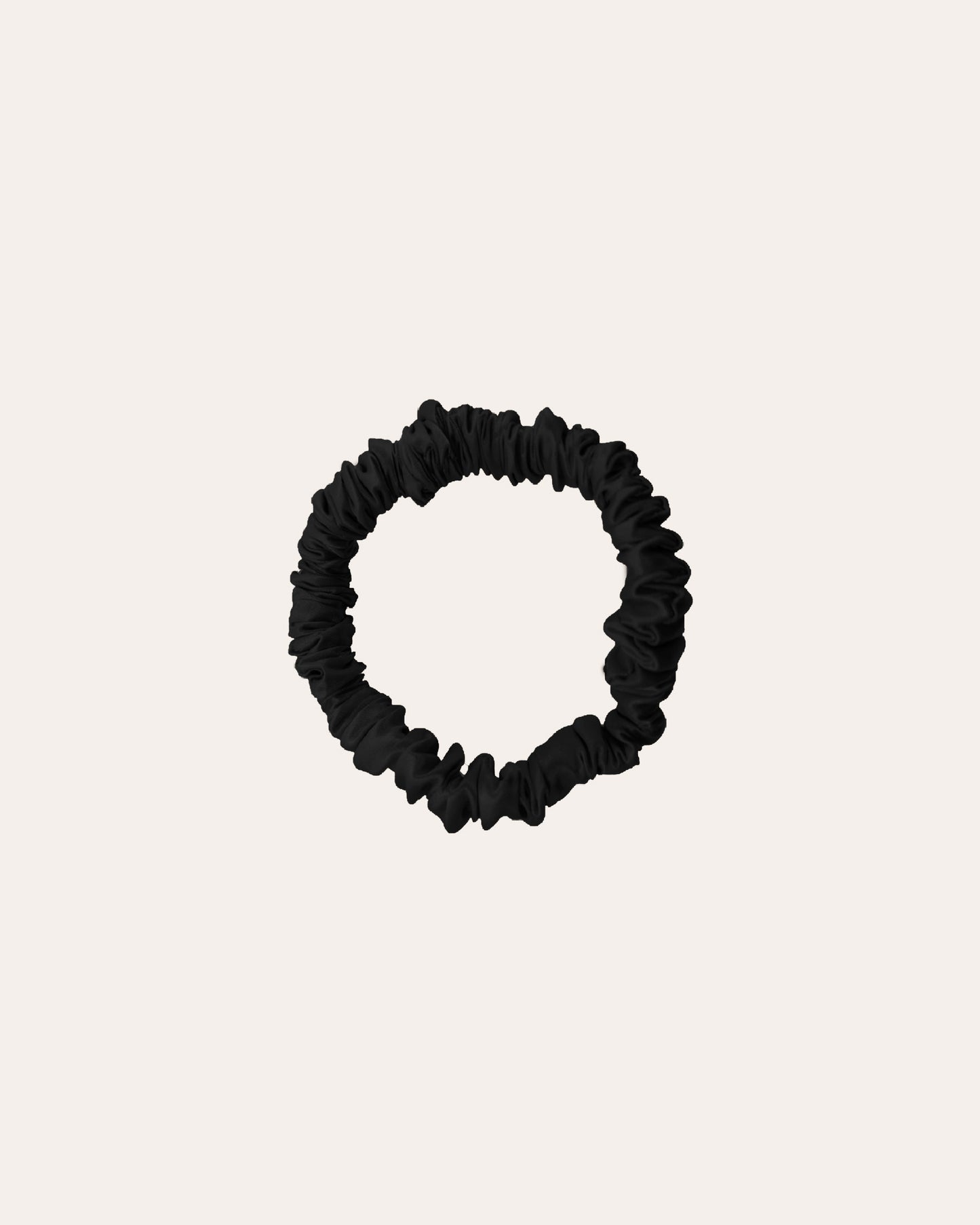 Luxe 100% moerbei Zijden Scrunchie Extra Small in het zwart.